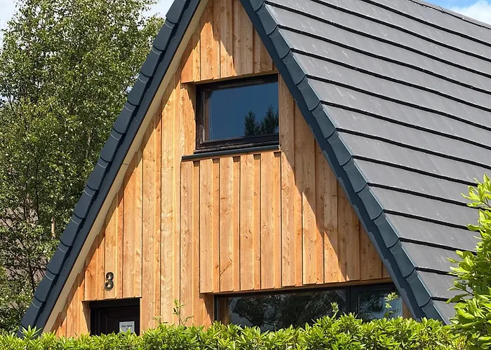 1 Bedroom Cabin With Mountain & Loch Views - Quiet Location Between Glencoe & Ben Nevis