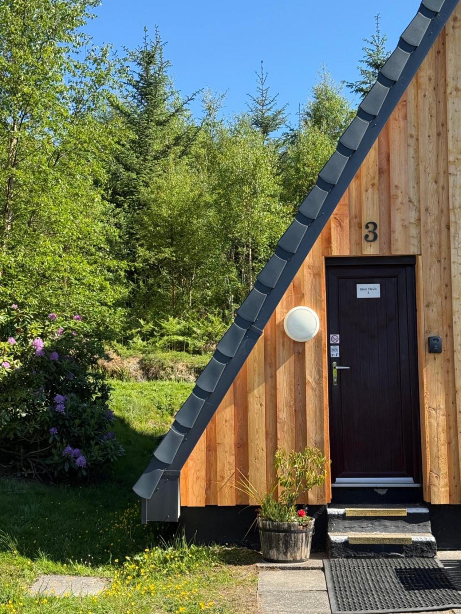 1 Bedroom With Mountain & Loch Views - Quiet Location Between Glencoe & Ben Nevis *